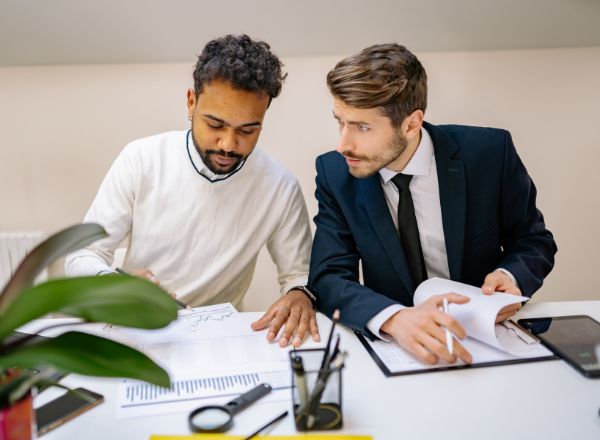 Responsable de communication à l'international. Maîtrise de l'anglais. à Nice